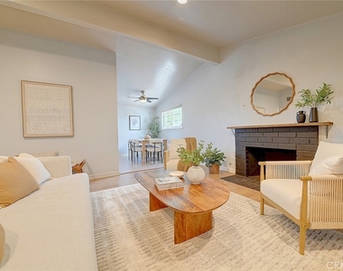 2044 W Spruce Avenue - Photo Thumbnail 5