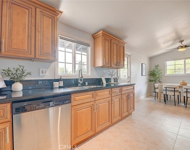 2044 W Spruce Avenue - Photo Thumbnail 14