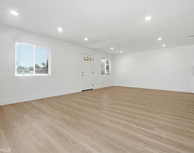 307 N Tustin - Photo Thumbnail 7