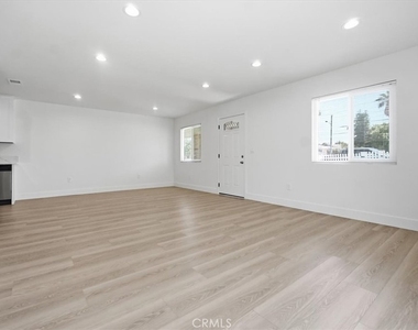 307 N Tustin - Photo Thumbnail 11