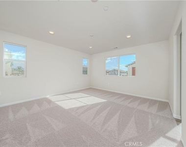 466 Meyer Place - Photo Thumbnail 13