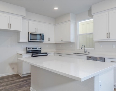 466 Meyer Place - Photo Thumbnail 9