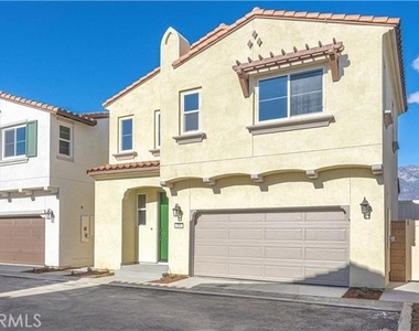 466 Meyer Place - Photo Thumbnail 2