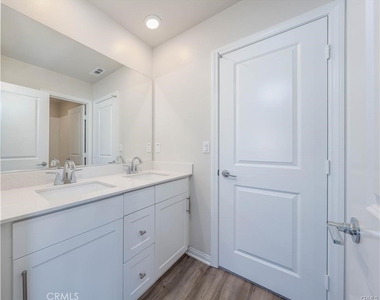 466 Meyer Place - Photo Thumbnail 25