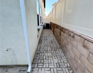 466 Meyer Place - Photo Thumbnail 27