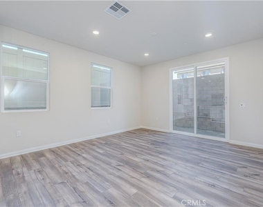 466 Meyer Place - Photo Thumbnail 8