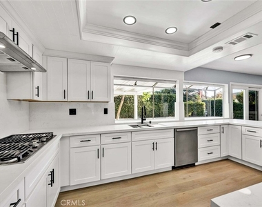 9882 Kings Canyon Drive - Photo Thumbnail 6