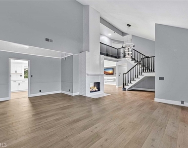 9882 Kings Canyon Drive - Photo Thumbnail 4
