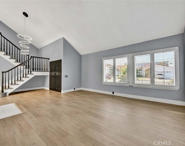 9882 Kings Canyon Drive - Photo Thumbnail 3