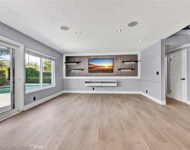 9882 Kings Canyon Drive - Photo Thumbnail 12