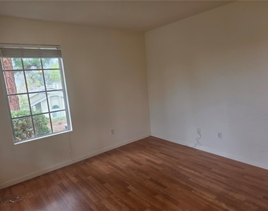 23395 La Crescenta - Photo Thumbnail 7