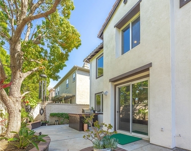 18571 Amalia Lane - Photo Thumbnail 35