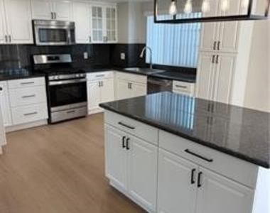 8462 Heil Avenue - Photo Thumbnail 2