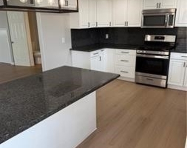 8462 Heil Avenue - Photo Thumbnail 3