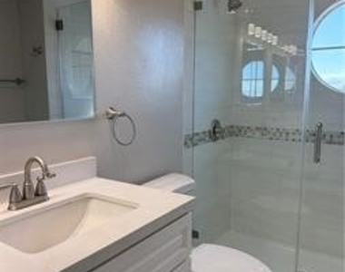 8462 Heil Avenue - Photo Thumbnail 15