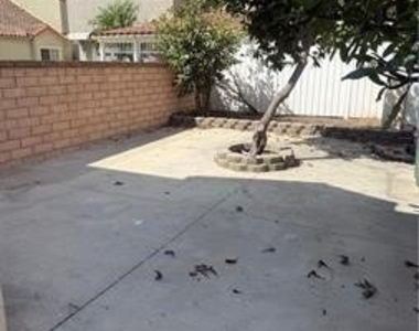 8462 Heil Avenue - Photo Thumbnail 5