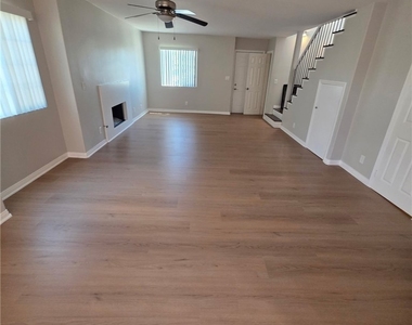 8462 Heil Avenue - Photo Thumbnail 6