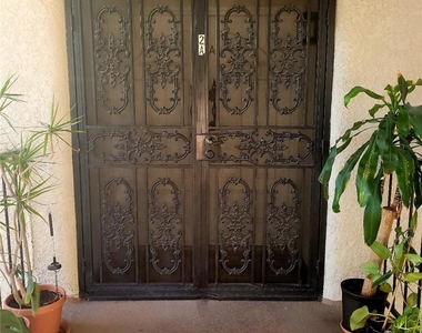 5515 W Paseo Del Lago W - Photo Thumbnail 2