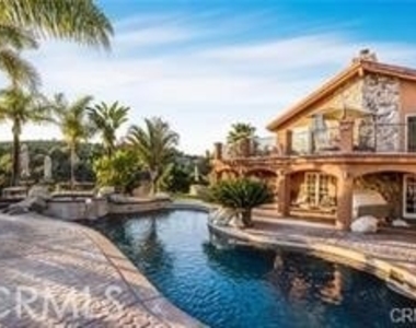 2440 Los Alisos - Photo Thumbnail 12