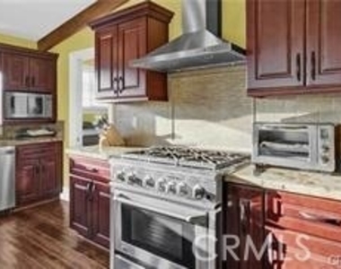 2440 Los Alisos - Photo Thumbnail 4