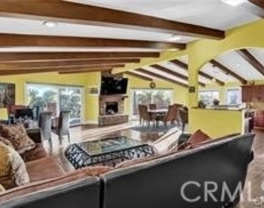 2440 Los Alisos - Photo Thumbnail 3