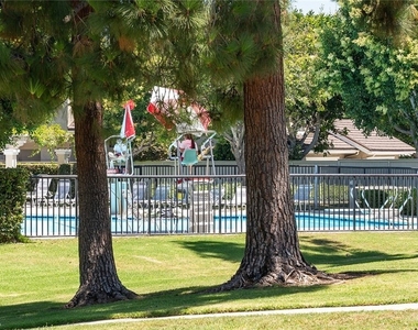 17 Hollowglen - Photo Thumbnail 20