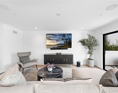 322 1/2 Iris Avenue - Photo Thumbnail 9