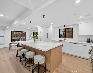322 1/2 Iris Avenue - Photo Thumbnail 3