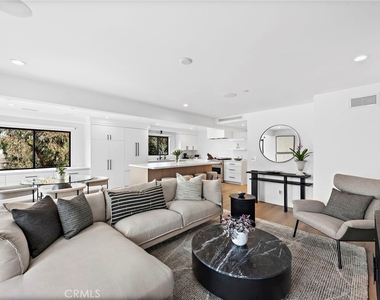 322 1/2 Iris Avenue - Photo Thumbnail 10