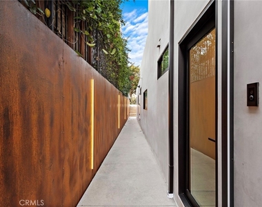 322 1/2 Iris Avenue - Photo Thumbnail 27