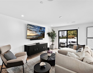 322 1/2 Iris Avenue - Photo Thumbnail 7