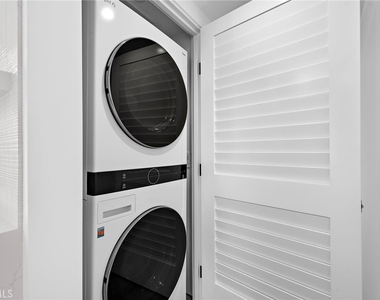 322 1/2 Iris Avenue - Photo Thumbnail 26