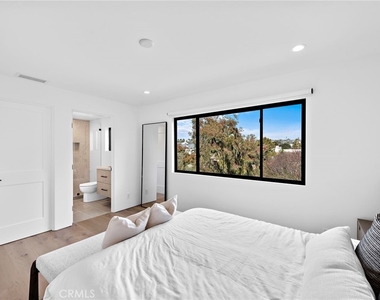 322 1/2 Iris Avenue - Photo Thumbnail 18