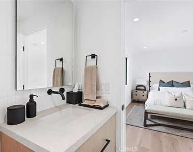 322 1/2 Iris Avenue - Photo Thumbnail 20