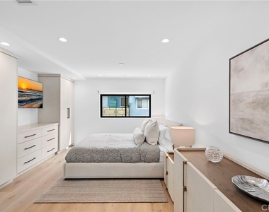 322 1/2 Iris Avenue - Photo Thumbnail 23