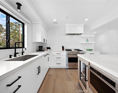 322 1/2 Iris Avenue - Photo Thumbnail 13