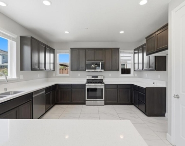 453 Diamond Peak Lane - Photo Thumbnail 10
