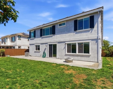 453 Diamond Peak Lane - Photo Thumbnail 25