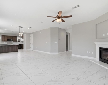 453 Diamond Peak Lane - Photo Thumbnail 2