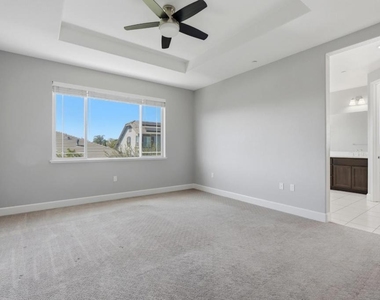 453 Diamond Peak Lane - Photo Thumbnail 4