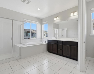 453 Diamond Peak Lane - Photo Thumbnail 23