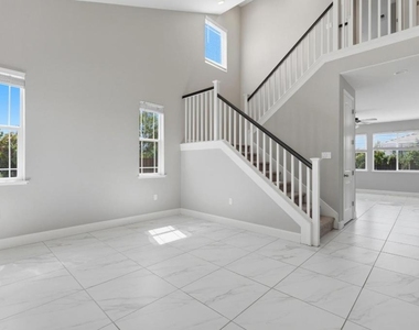 453 Diamond Peak Lane - Photo Thumbnail 8