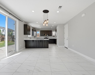 453 Diamond Peak Lane - Photo Thumbnail 11