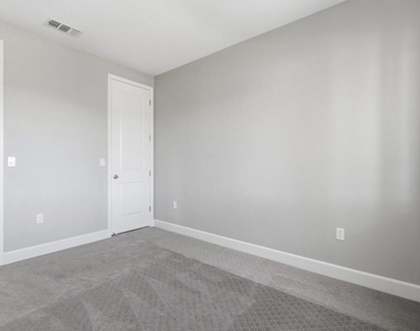 453 Diamond Peak Lane - Photo Thumbnail 13