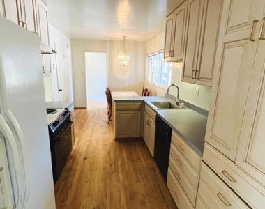10460 Davison Avenue - Photo Thumbnail 6