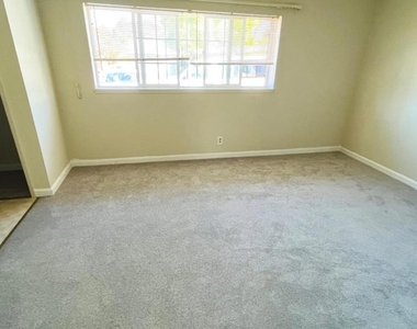10460 Davison Avenue - Photo Thumbnail 12