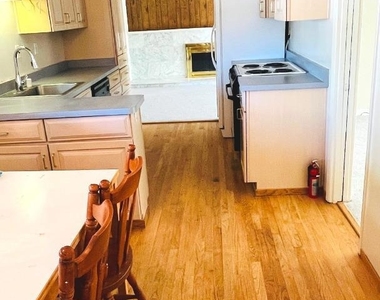 10460 Davison Avenue - Photo Thumbnail 4