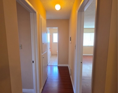 901 Carob Way - Photo Thumbnail 5