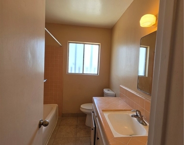 901 Carob Way - Photo Thumbnail 8