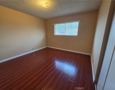 901 Carob Way - Photo Thumbnail 6